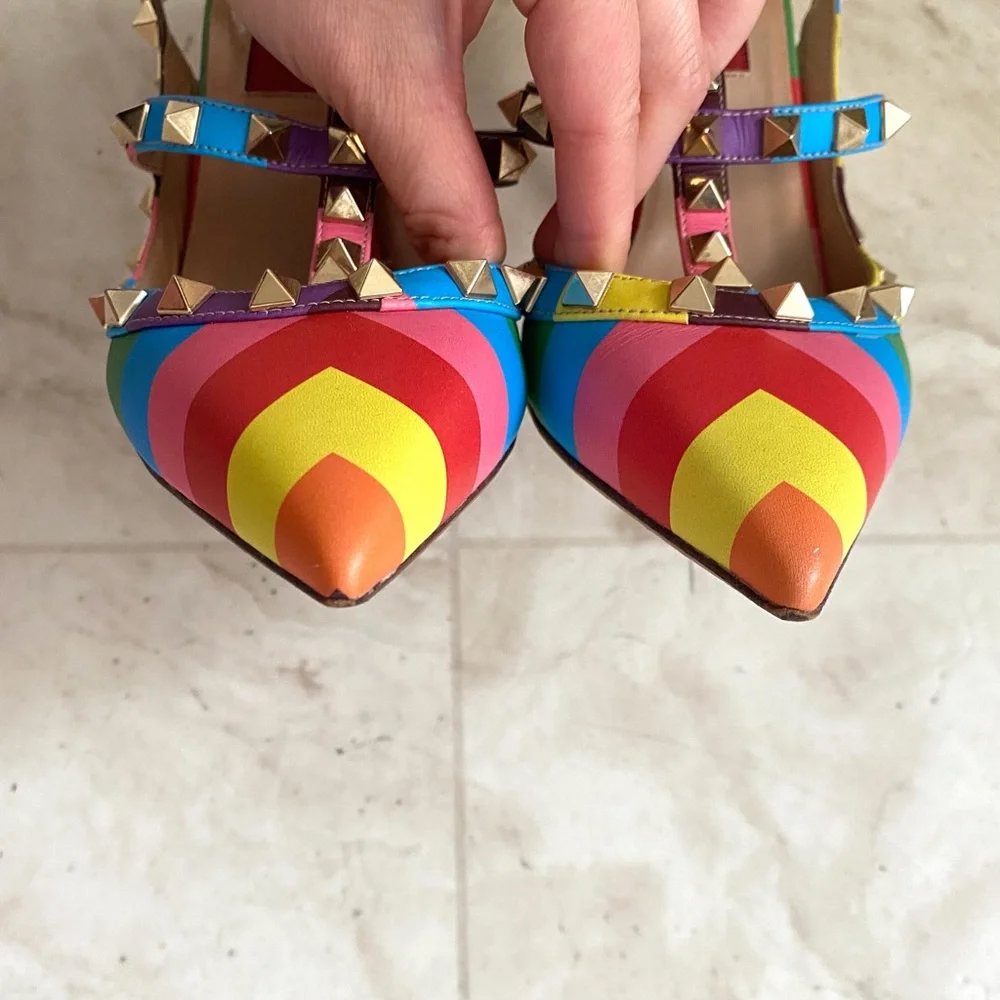 $1195 Valentino Garavani 1973 Rockstud Rainbow Chevron Pointed Toe Pumps Heels 6